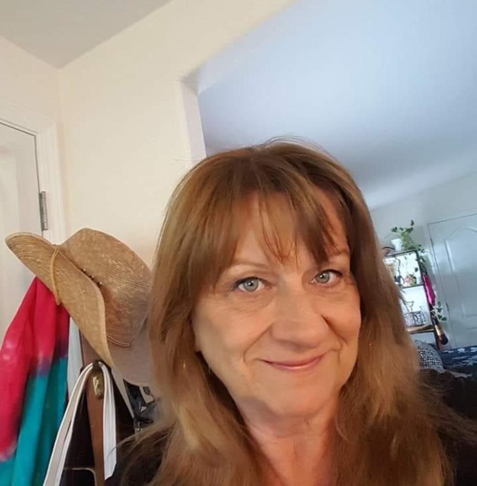Meet your Posher, Debi